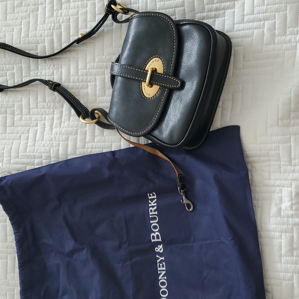 Dooney & Bourke black crossbody purse